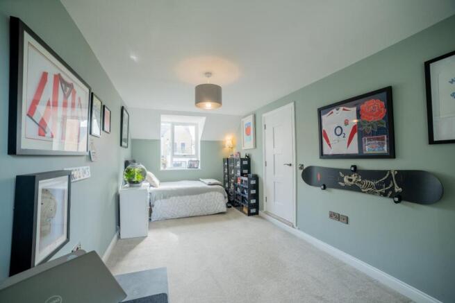 5 bed Detached for sale Image 12