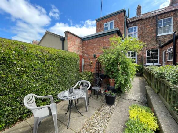 REAR COURTYARD