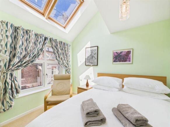 3 bed Apartment for sale Image 7
