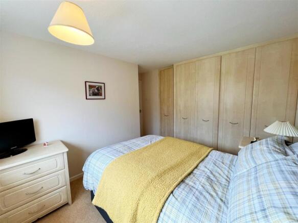 Bedroom 1 pic 2.jpg