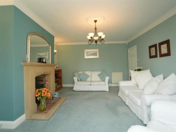 5 bed Detached for sale Image 5