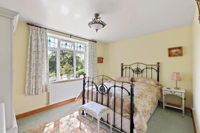 4 bed Bungalow for sale Image 12