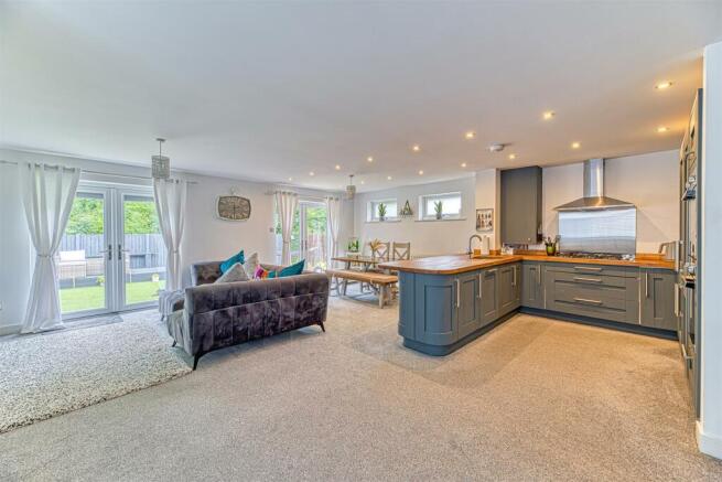Lounge/Kitchen/Dining Area