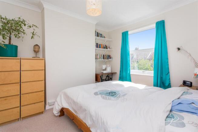 34 Clarendon Road Bed1.JPG