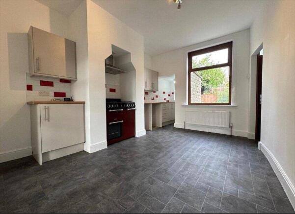 2 bed Terraced to rent Image 4