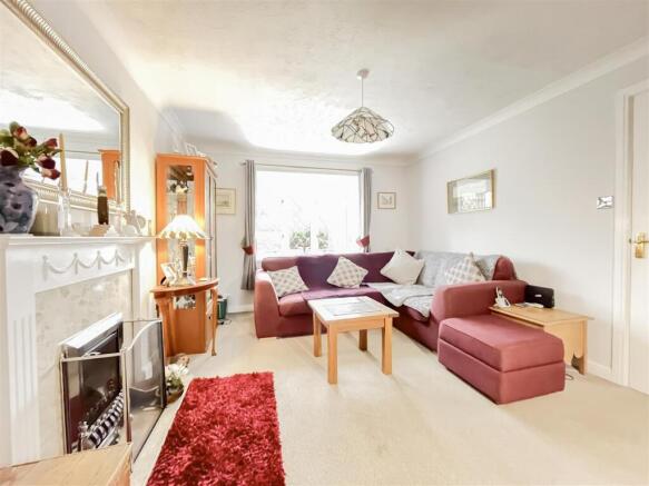 12-livingroom bay 2.jpg