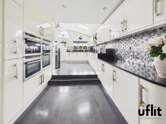4 bed Detached for sale Image 4