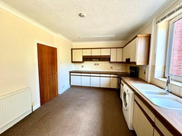 3 bed House to rent Image 4