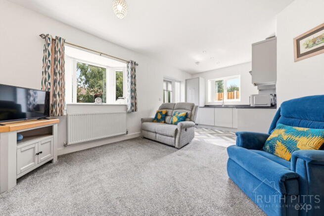 2 bed Semi-Detached Bungalow for sale Image 6