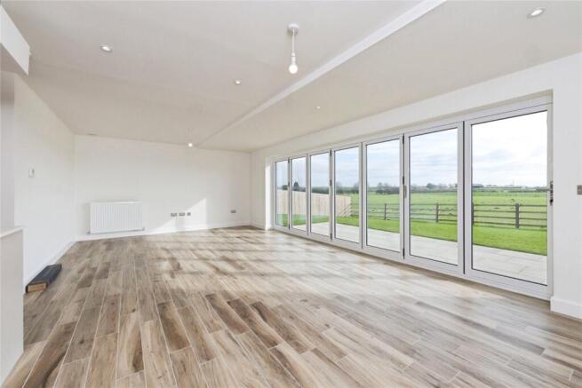4 bed Detached for sale Image 4