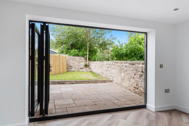 4 bed Detached for sale Image 8