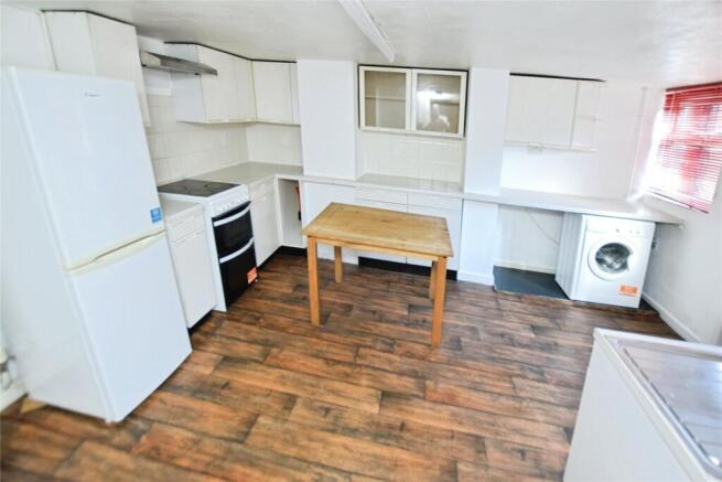 2 bed Terraced to rent Image 4