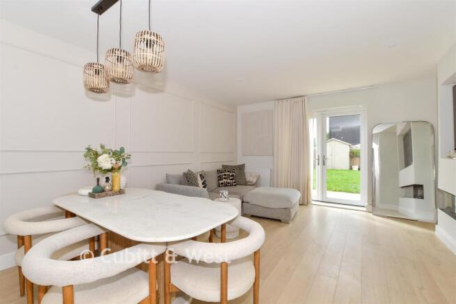 Lounge/Dining Area