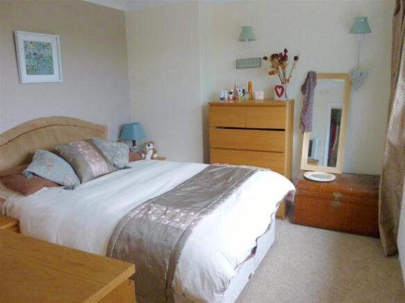 Bedroom 1.JPG