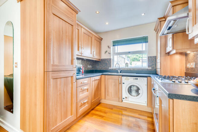 2 bed Apartment to rent Image 11