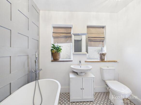 9 bed Semi-Detached for sale Image 5