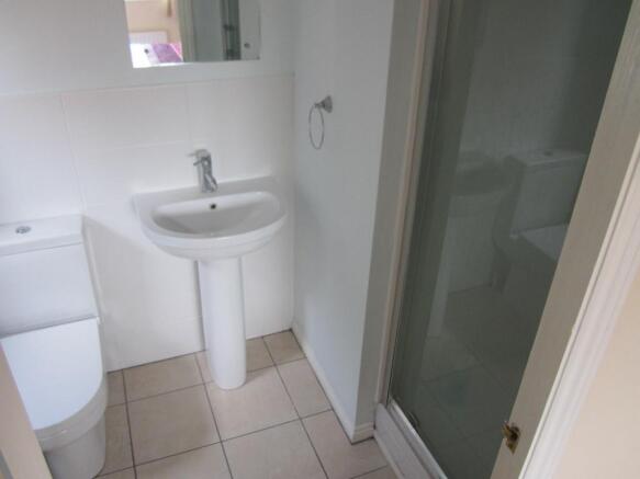EN-SUITE SHOWER ROOM