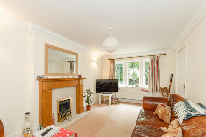 4 bed Link Detached House for sale Image 4