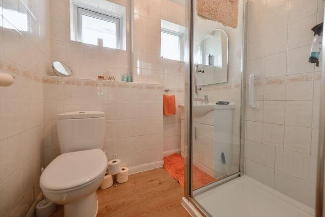Shower/bath room