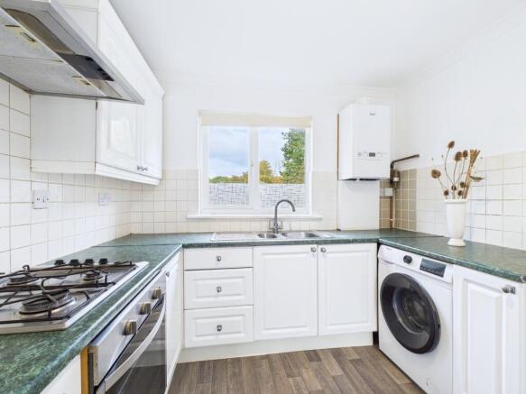 CAM01909G0-PR0406-STILL010