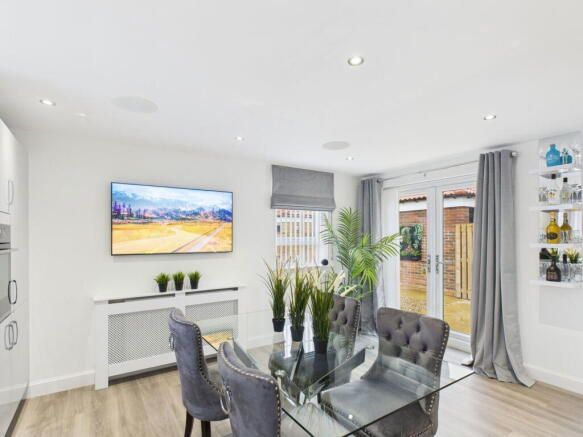 4 bed Detached for sale Image 6