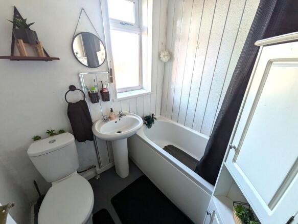 3 bed Semi-Detached for sale Image 11
