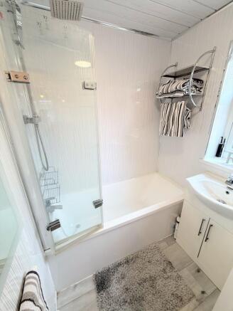 2 bed Semi-Detached Bungalow for sale Image 12