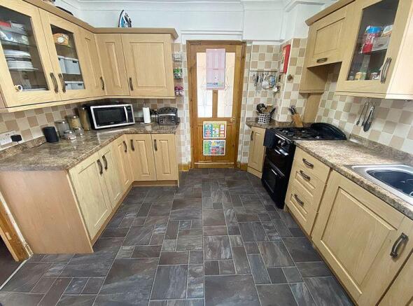 KITCHEN 