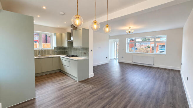 Newly Refurbished Three-Bedroom House with Privat