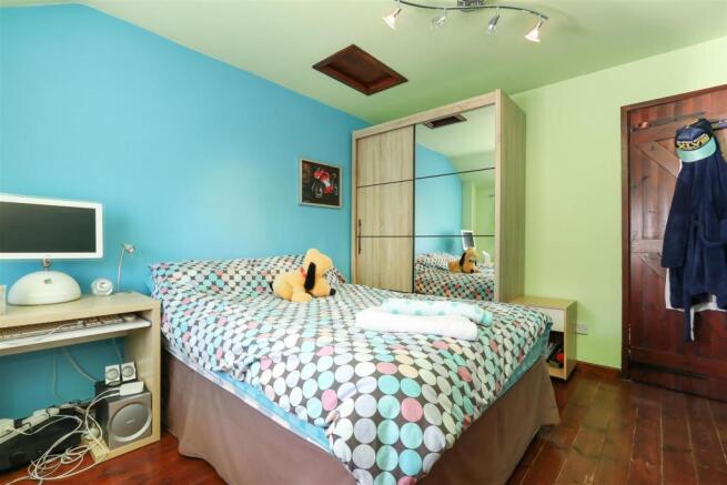 Bed3.jpg