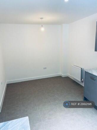 3 bed Semi-Detached to rent Image 4