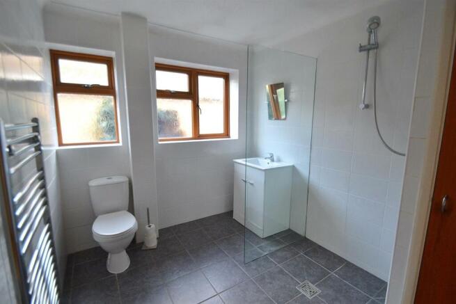 1HARMERSBATHROOM.JPG