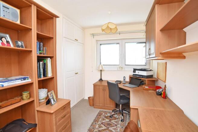 3 bed Flat for sale Image 11