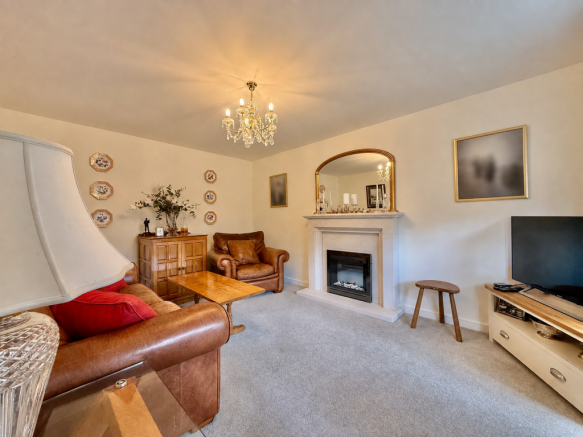 4 bed Semi-Detached for sale Image 5