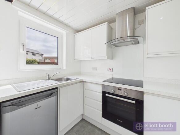 Lemon Tree Court, Clifton Drive North photo 4