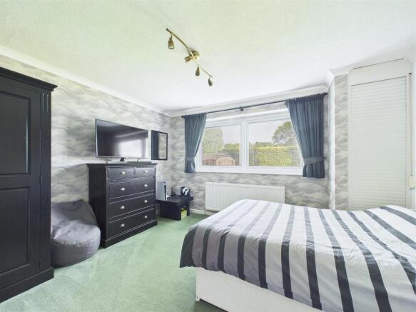 4 bed House for sale Image 10