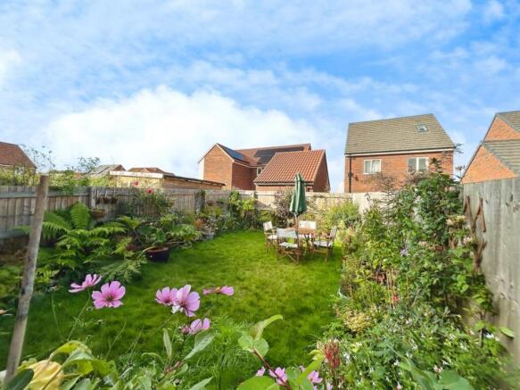 3 bed Semi-Detached for sale Image 9