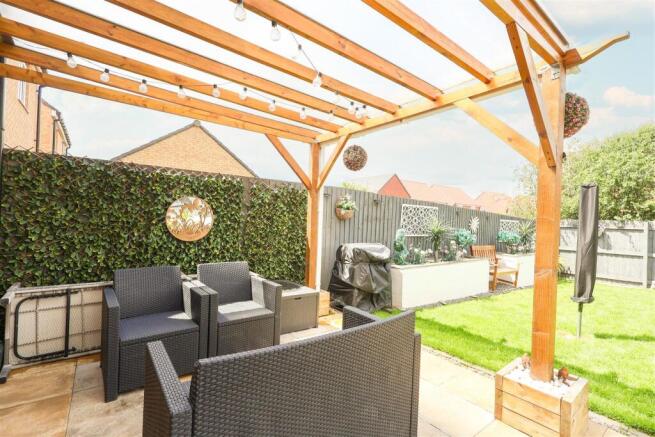 4 bed Detached for sale Image 9