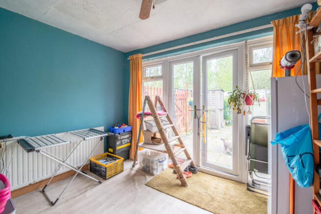 5 bed Semi-Detached for sale Image 9