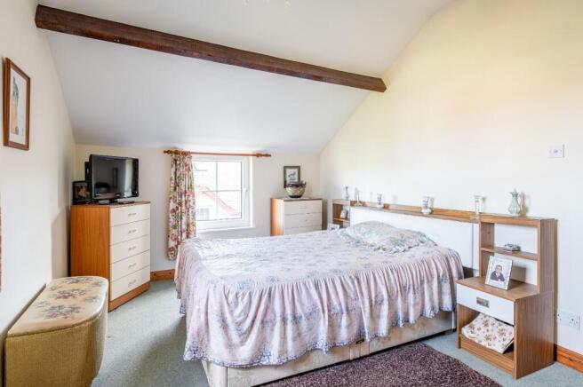 3 bed House for sale Image 12