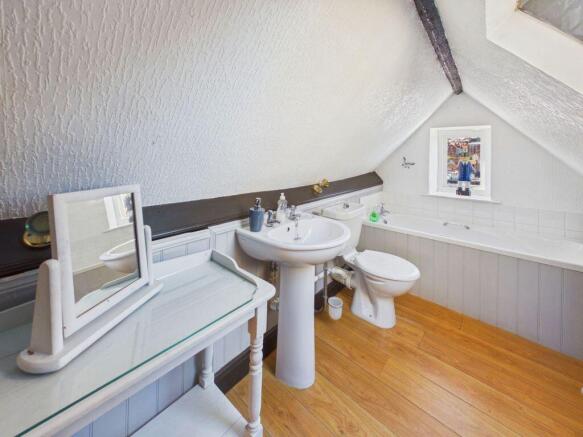 4 bed Cottage for sale Image 12