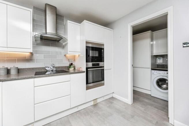 4 bed Detached for sale Image 9