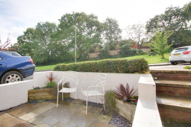 FRONT GARDEN