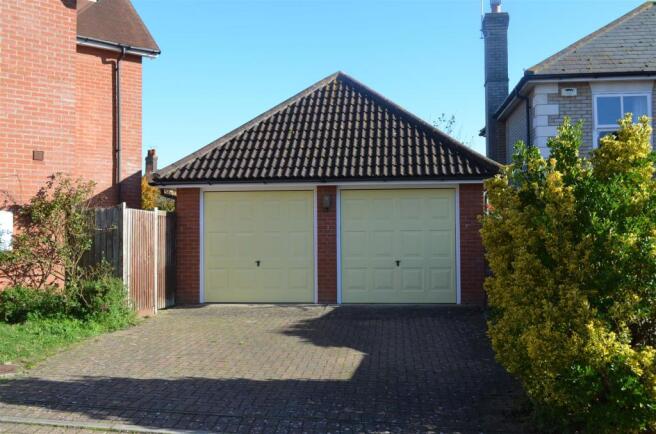 GARAGE & DRIVE
