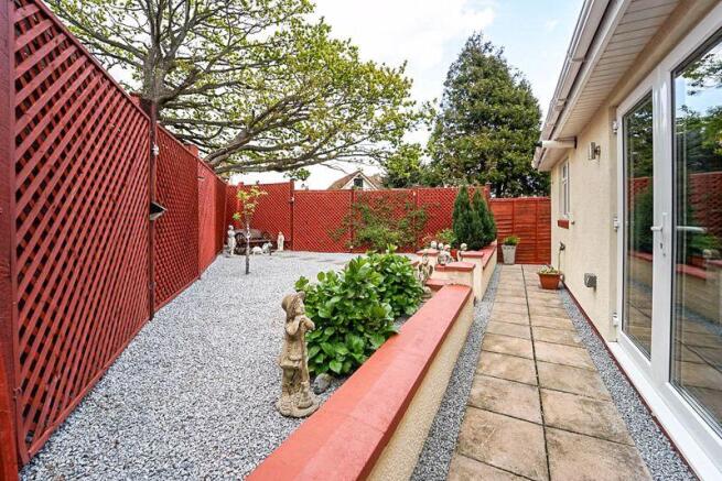 Side garden 