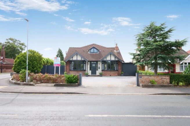 5 bed Detached Bungalow for sale Image 8