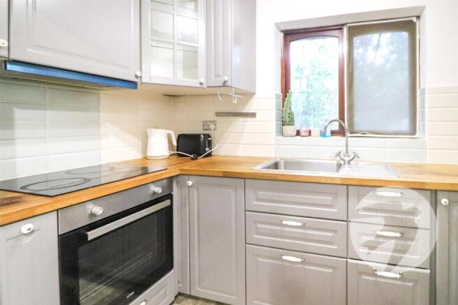 Sandcliff Road, Erith, DA8 photo 3