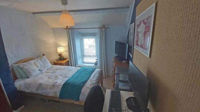 BEDROOM 2