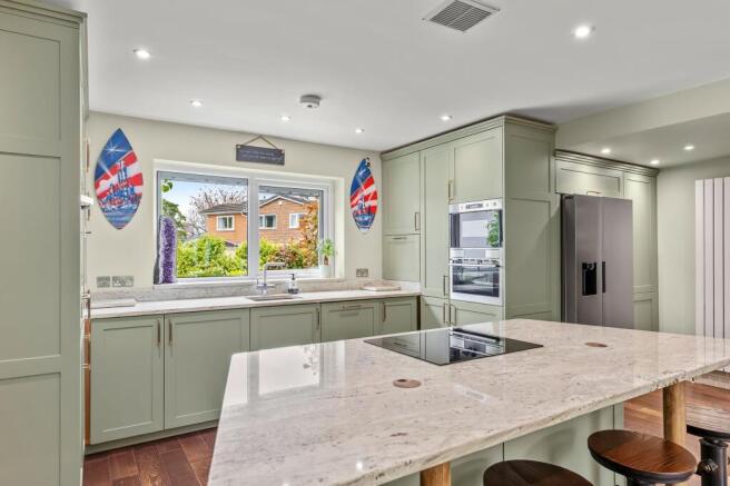 4 bed Detached for sale Image 5