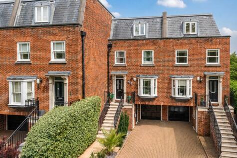 Brooklands Court, Northfield Place, Weybridge, KT13